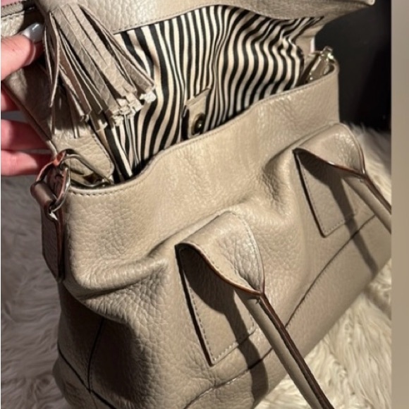 EUC Kate Spade pebbled leather fold over handbag - Picture 2 of 6